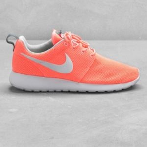 Women’s Nike Coral Roshe Run shoes